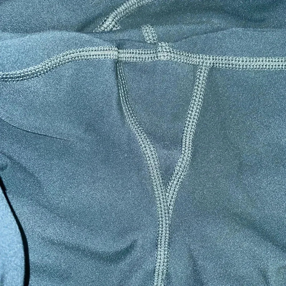 Athleta manta mesh Capri - Picture 7 of 9